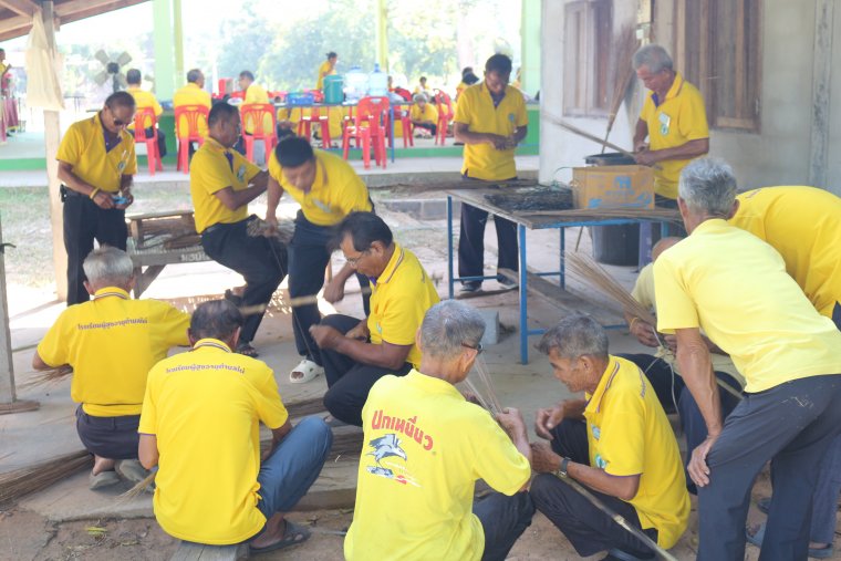 เมื่อวันที่ 5 พ.ย.62 นายอุบล อรรคบุตร ประธานกรรมการ และนายกฤษณา สร้อยแสง ผู้จัดการ ได้เดินทางไปมอบเงินสนับสนุน จำนวนเงิน 5,000 บาท ให้กับนายจรัส ใจแก้ว ผู้อำนวยการศูนย์เป็นผู้รับมอบหลังจากนั้นได้เยี่ยมชมกิจกรรมลำไม้พลอง