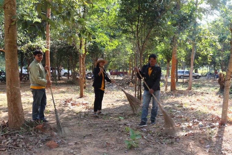 ภาพกิจกรรมบำเพ็ญสาธารณประโยชน์ "เราทำความดีด้วยหัวใจ" เมื่อวันที่ 5 ธันวาคม 2562 ณ โรงเรียนบ้านไผ่(วันครู 2503) สหกรณ์การเกษตรรัตนบุรี จำกัด นำโดยนายอุบล อรรคบุตร ตำแหน่งประธานกรรมการ กรรมการ และเจ้าหน้าที่ได้ไปร่วมกิจกรรมบำเพ็ญสาธารณประโยชน์