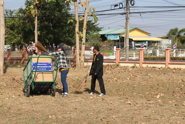 ภาพกิจกรรมบำเพ็ญสาธารณประโยชน์ "เราทำความดีด้วยหัวใจ" เมื่อวันที่ 5 ธันวาคม 2562 ณ โรงเรียนบ้านไผ่(วันครู 2503) สหกรณ์การเกษตรรัตนบุรี จำกัด นำโดยนายอุบล อรรคบุตร ตำแหน่งประธานกรรมการ กรรมการ และเจ้าหน้าที่ได้ไปร่วมกิจกรรมบำเพ็ญสาธารณประโยชน์
