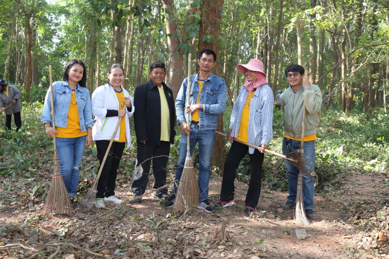 ภาพกิจกรรมบำเพ็ญสาธารณประโยชน์ "เราทำความดีด้วยหัวใจ" เมื่อวันที่ 5 ธันวาคม 2562 ณ โรงเรียนบ้านไผ่(วันครู 2503) สหกรณ์การเกษตรรัตนบุรี จำกัด นำโดยนายอุบล อรรคบุตร ตำแหน่งประธานกรรมการ กรรมการ และเจ้าหน้าที่ได้ไปร่วมกิจกรรมบำเพ็ญสาธารณประโยชน์