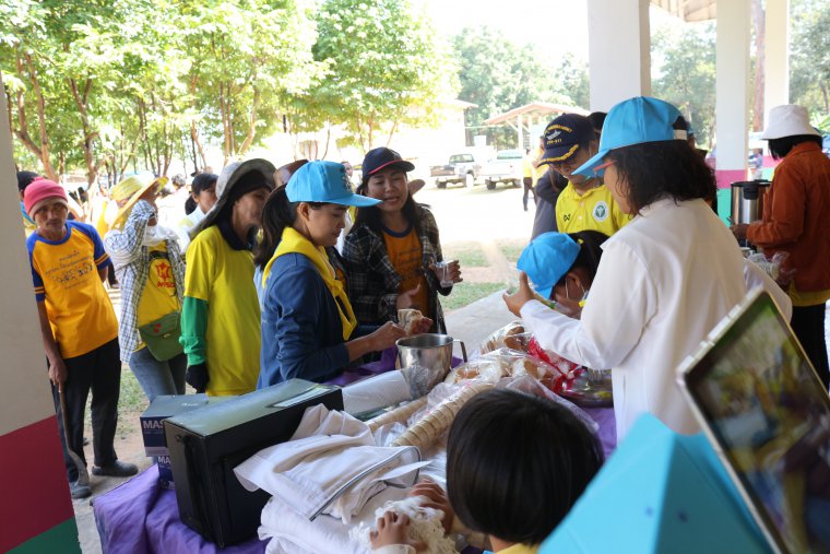 ภาพกิจกรรมบำเพ็ญสาธารณประโยชน์ "เราทำความดีด้วยหัวใจ" เมื่อวันที่ 5 ธันวาคม 2562 ณ โรงเรียนบ้านไผ่(วันครู 2503) สหกรณ์การเกษตรรัตนบุรี จำกัด นำโดยนายอุบล อรรคบุตร ตำแหน่งประธานกรรมการ กรรมการ และเจ้าหน้าที่ได้ไปร่วมกิจกรรมบำเพ็ญสาธารณประโยชน์
